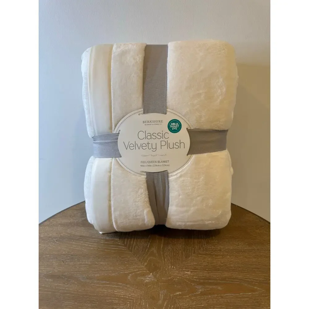 Berkshire Classic Velvety Plush Full Queen Blanket White 90x90 Ultra Soft New - Picture 1 of 3